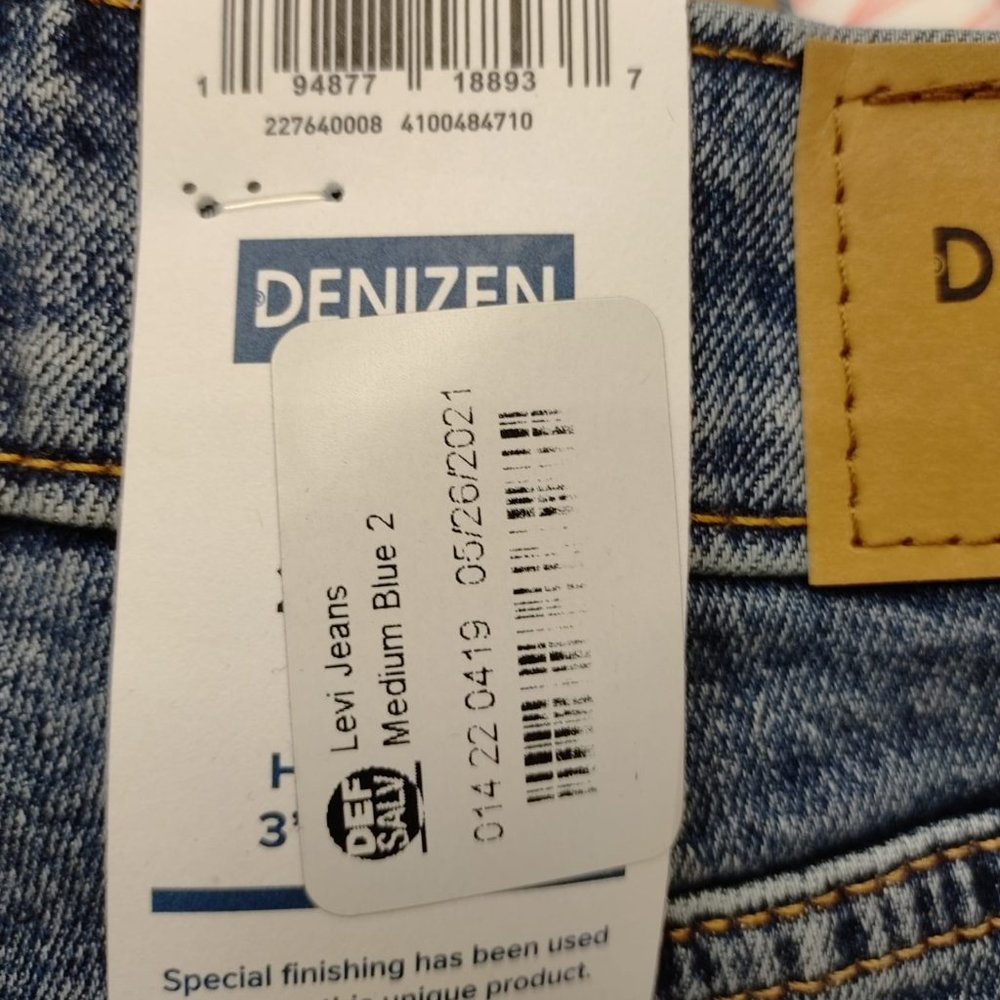 Levi's® Women's High-Rise 3" Jean Shorts - Picture 7 of 7